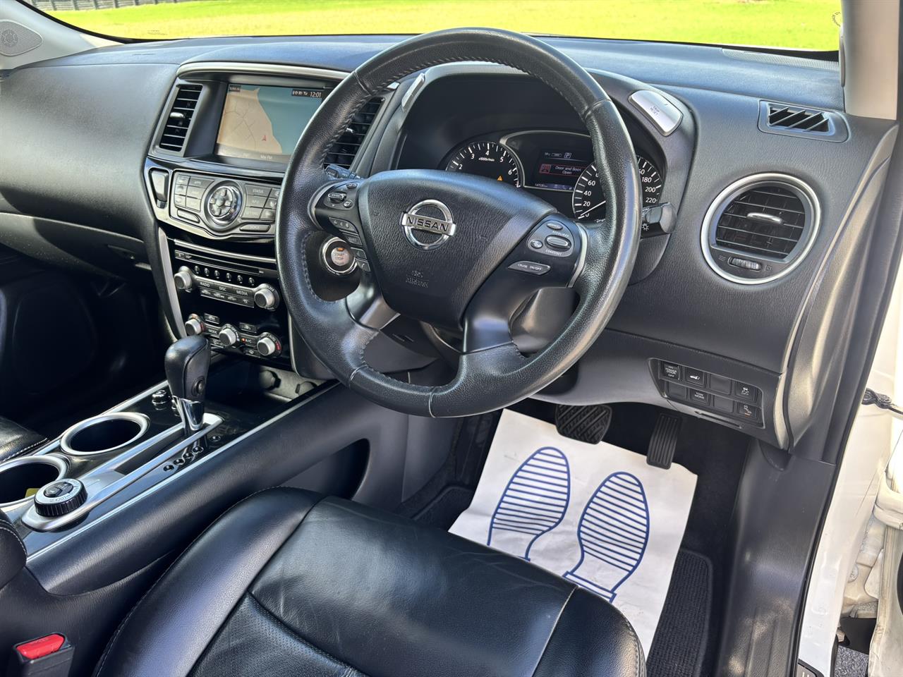 2017 Nissan Pathfinder thumbnail
