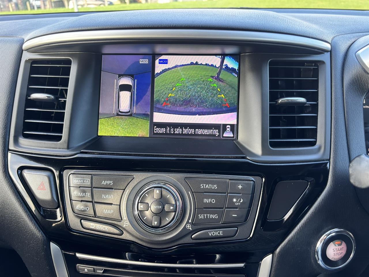 2017 Nissan Pathfinder thumbnail