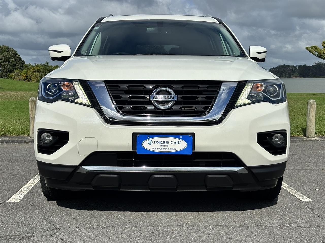 2017 Nissan Pathfinder thumbnail