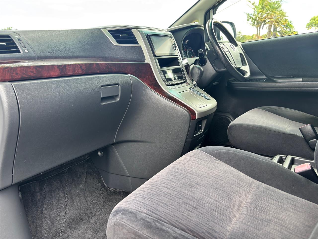 2012 Toyota Alphard thumbnail