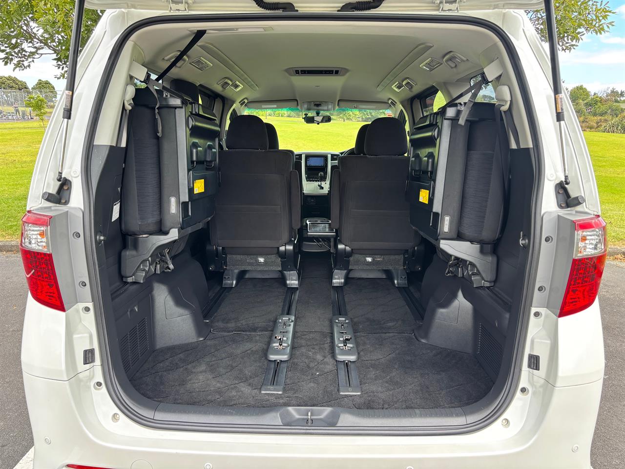 2012 Toyota Alphard thumbnail