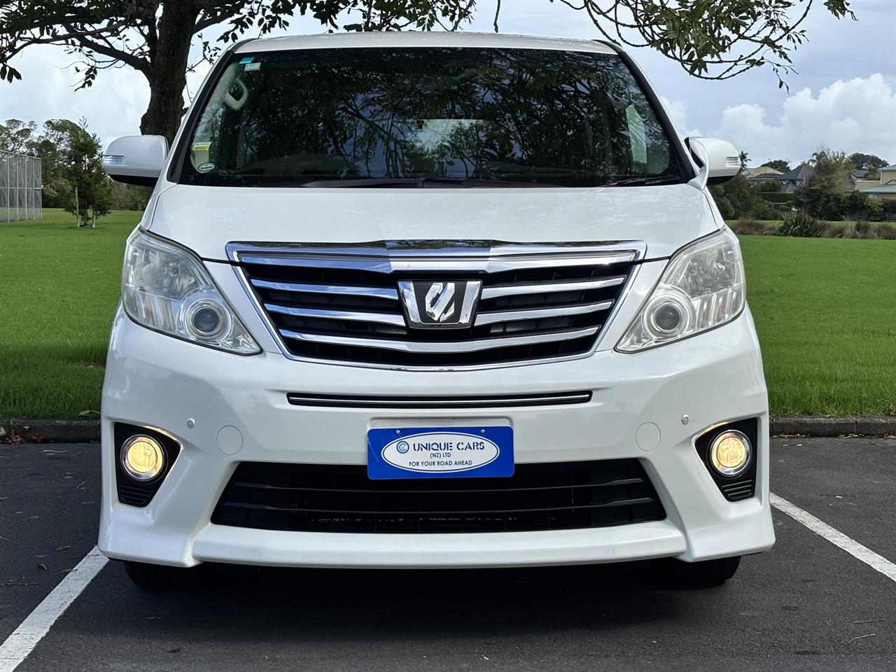 2012 Toyota Alphard thumbnail