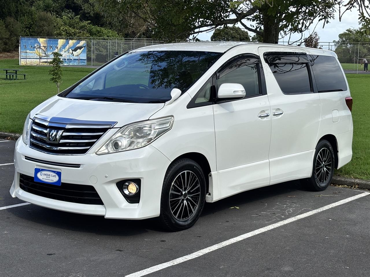 2012 Toyota Alphard thumbnail