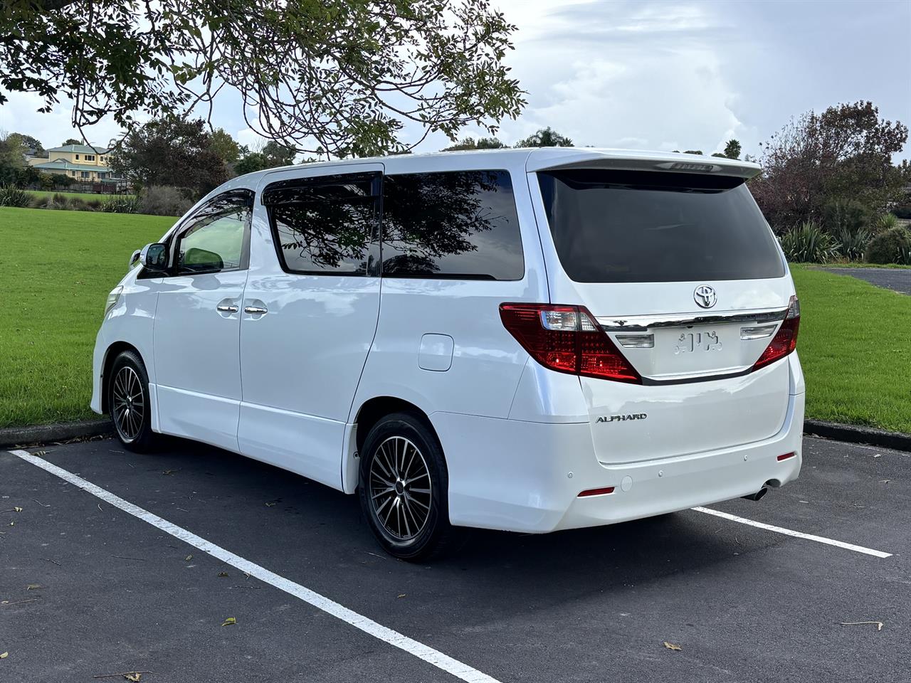 2012 Toyota Alphard thumbnail