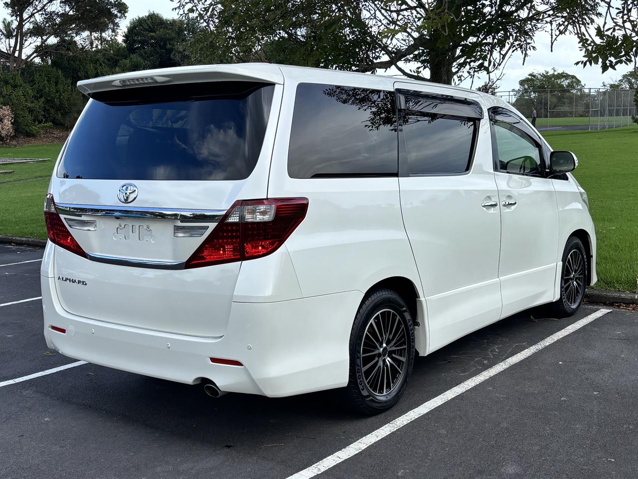 2012 Toyota Alphard thumbnail