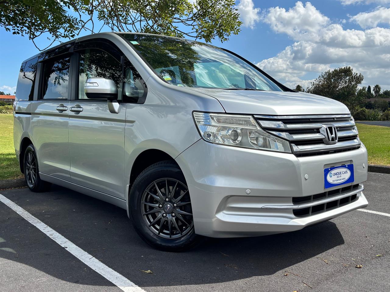 2014 Honda Stepwagon thumbnail