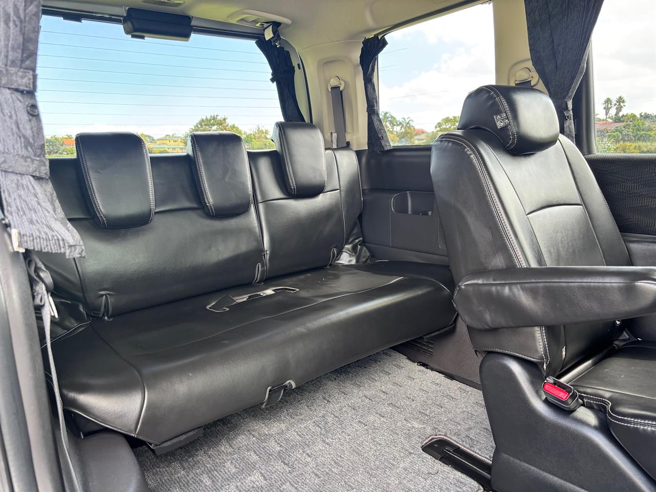 2014 Honda Stepwagon thumbnail