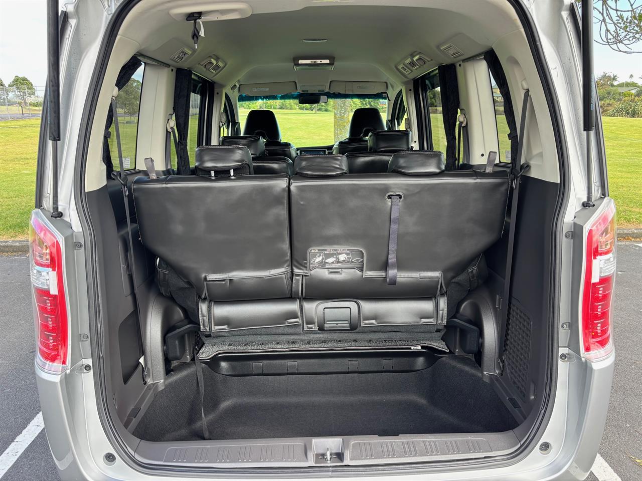 2014 Honda Stepwagon thumbnail