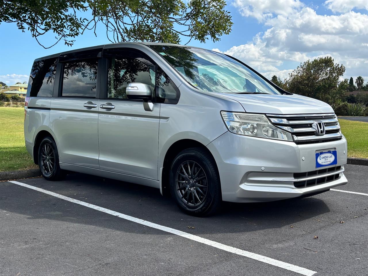 2014 Honda Stepwagon thumbnail