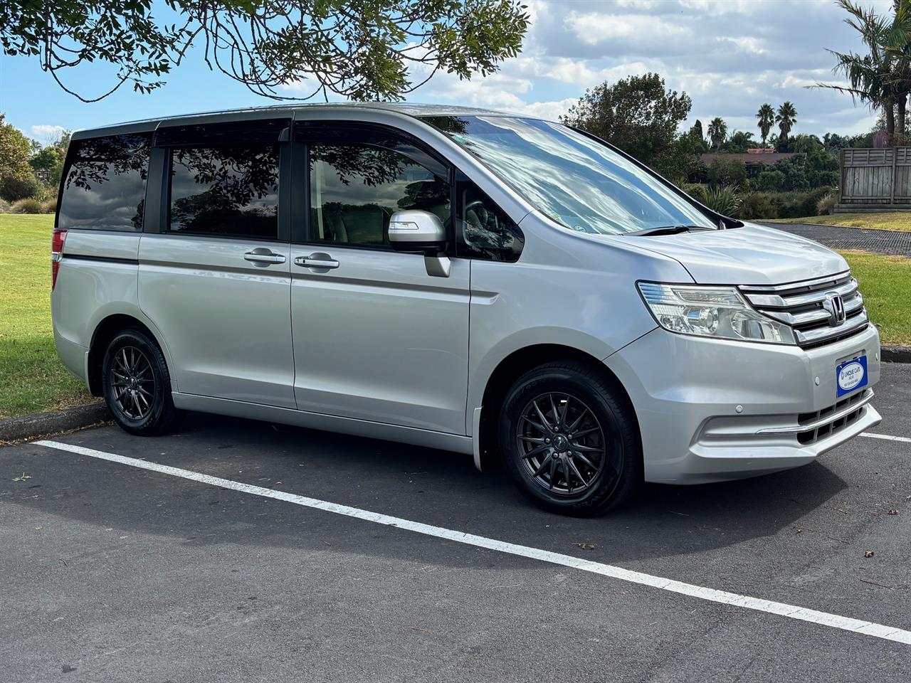 2014 Honda Stepwagon thumbnail