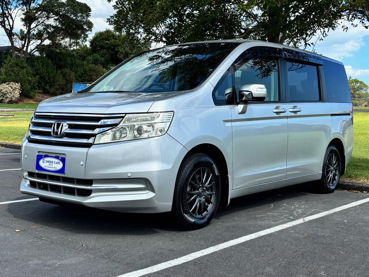 2014 Honda Stepwagon thumbnail