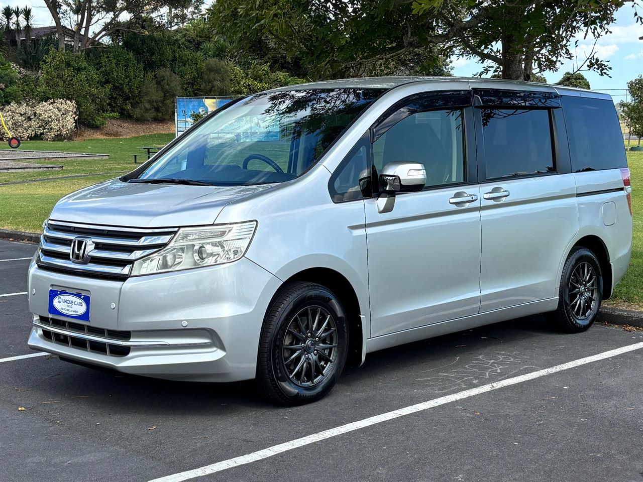 2014 Honda Stepwagon thumbnail