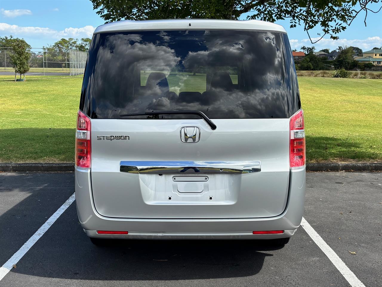 2014 Honda Stepwagon thumbnail