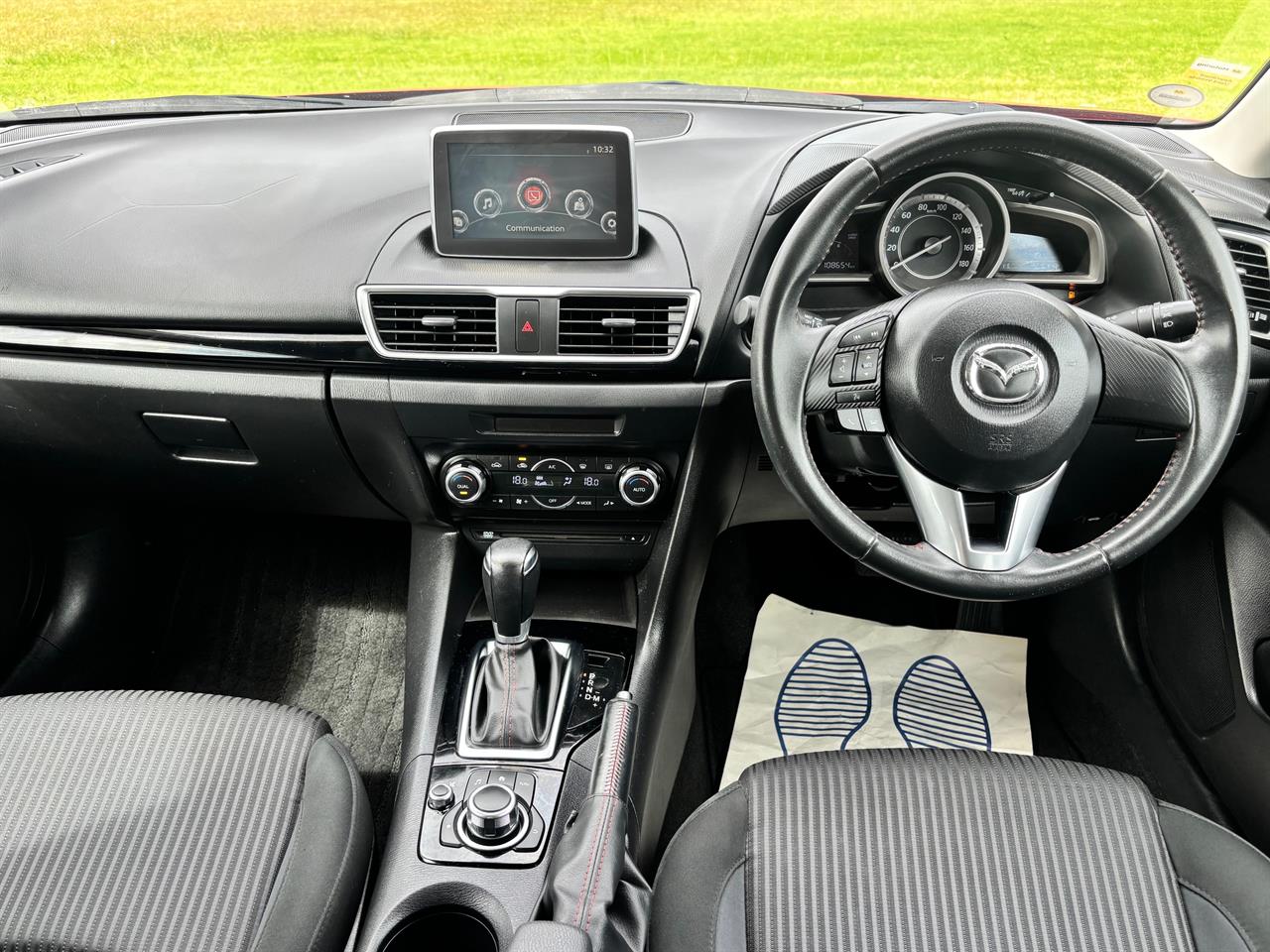2014 Mazda Axela thumbnail