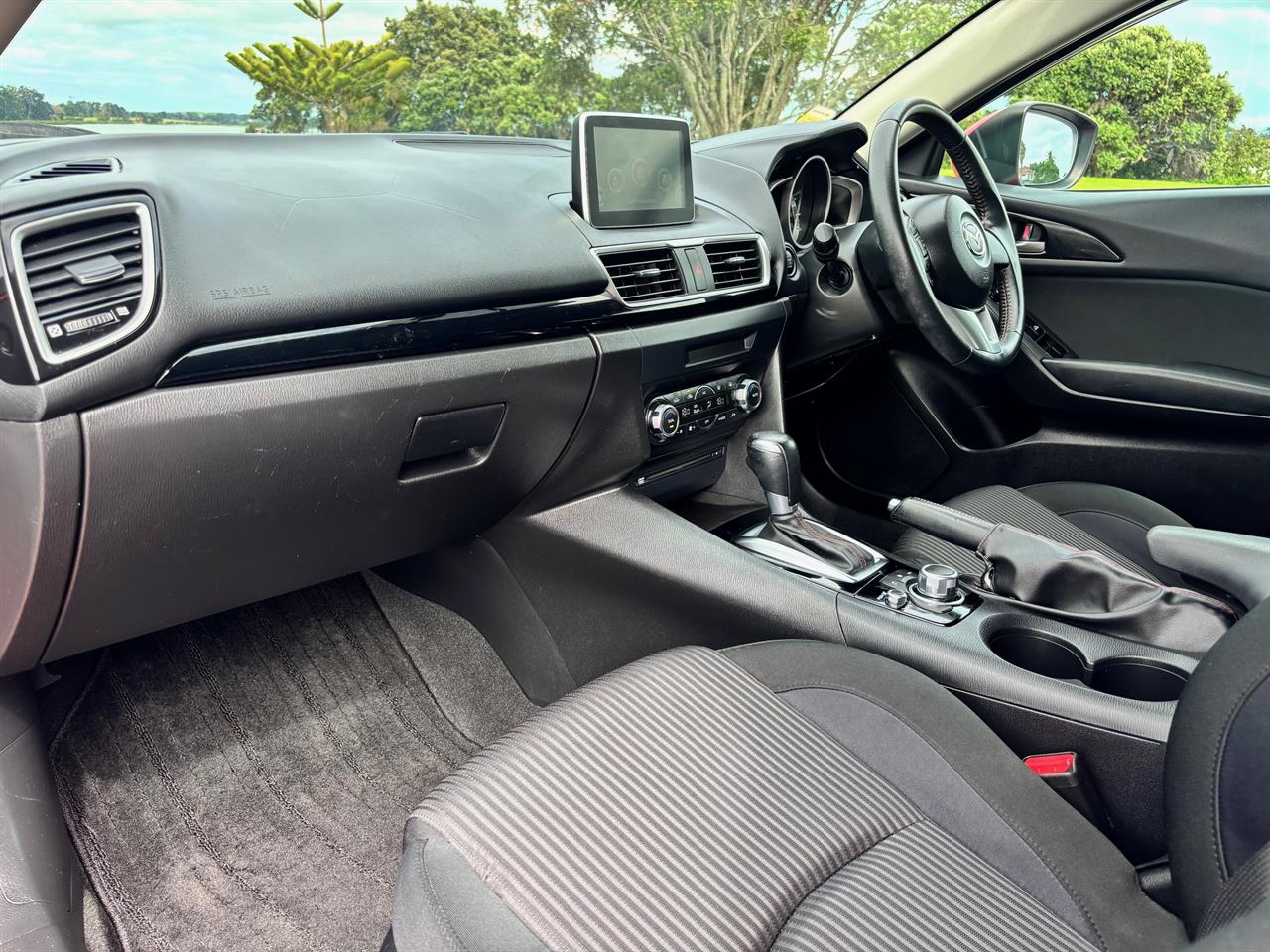 2014 Mazda Axela thumbnail