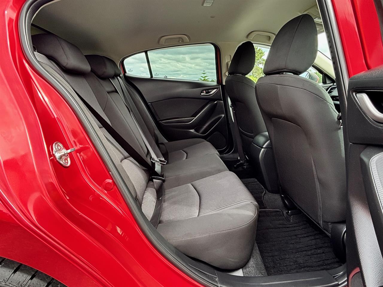 2014 Mazda Axela thumbnail