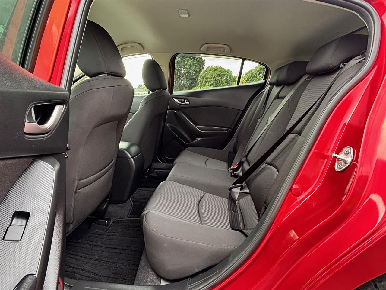 2014 Mazda Axela thumbnail