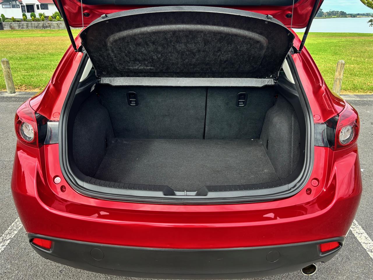 2014 Mazda Axela thumbnail