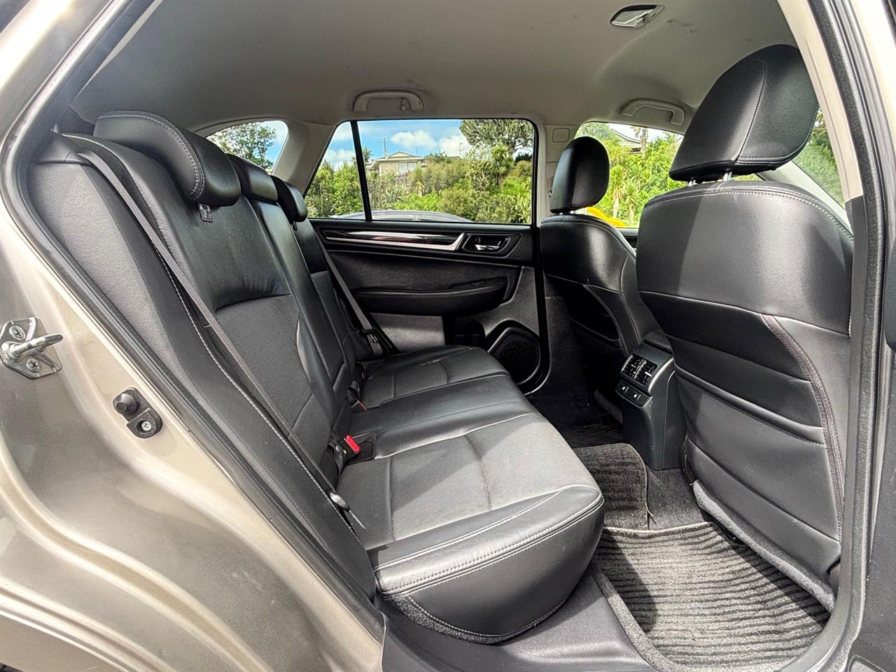 2014 Subaru Outback thumbnail