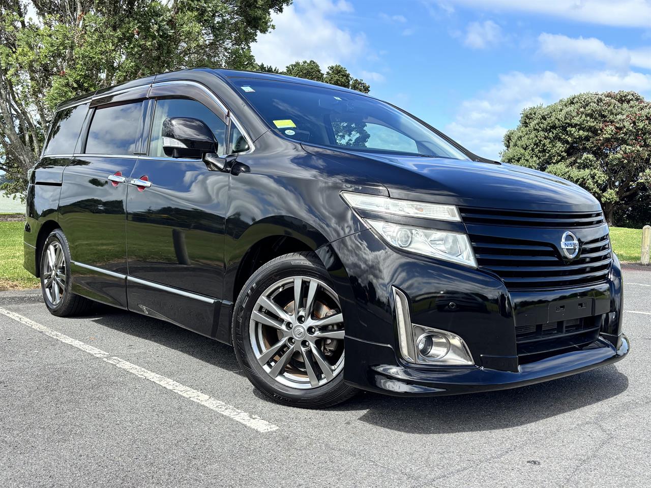 2012 Nissan Elgrand thumbnail
