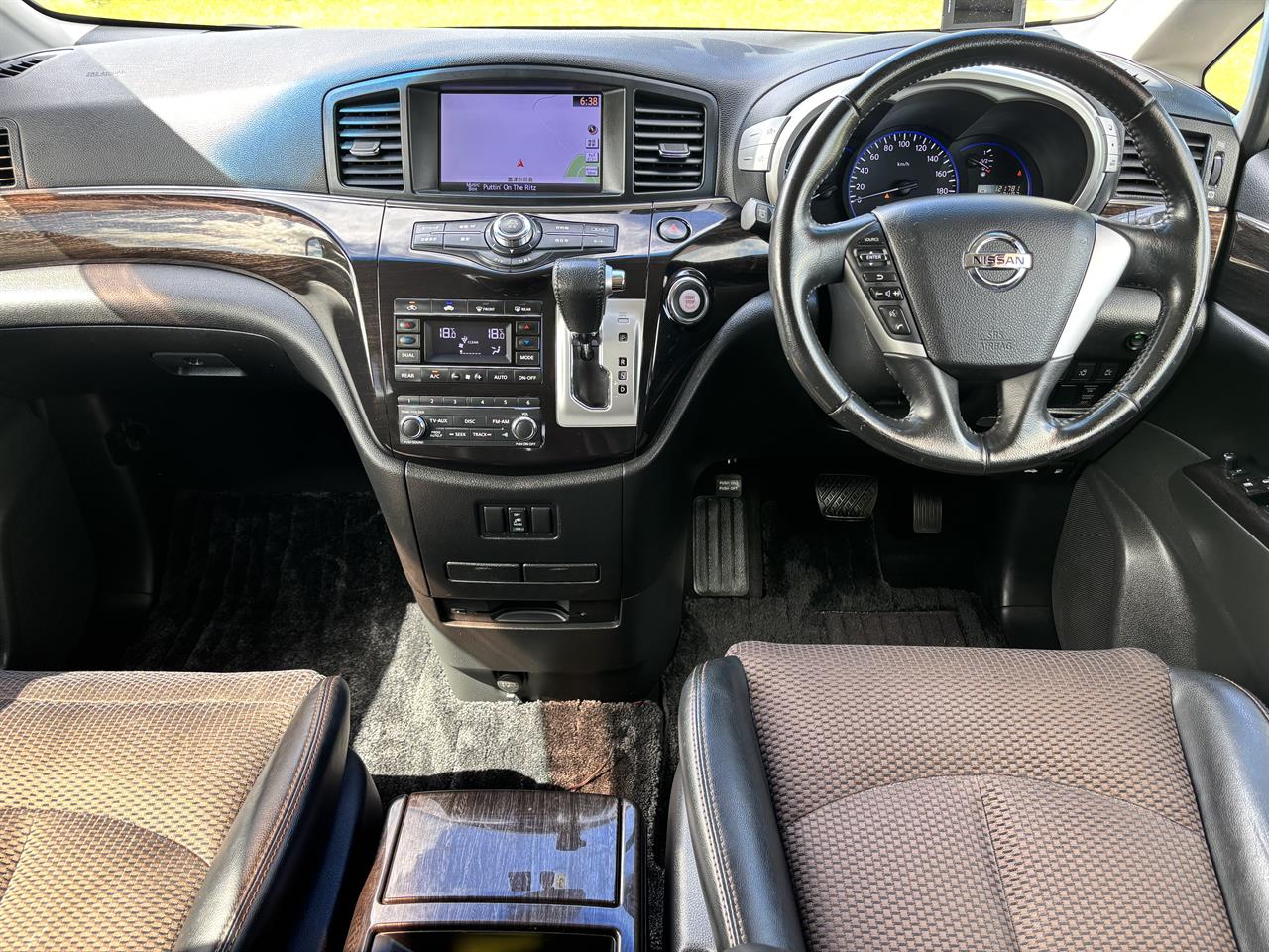 2012 Nissan Elgrand thumbnail