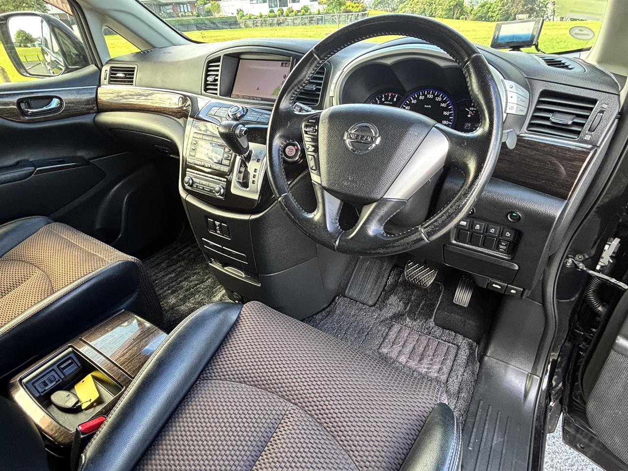2012 Nissan Elgrand thumbnail