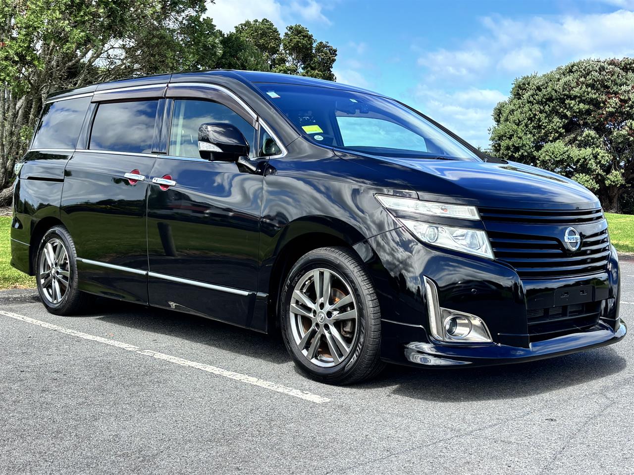 2012 Nissan Elgrand thumbnail