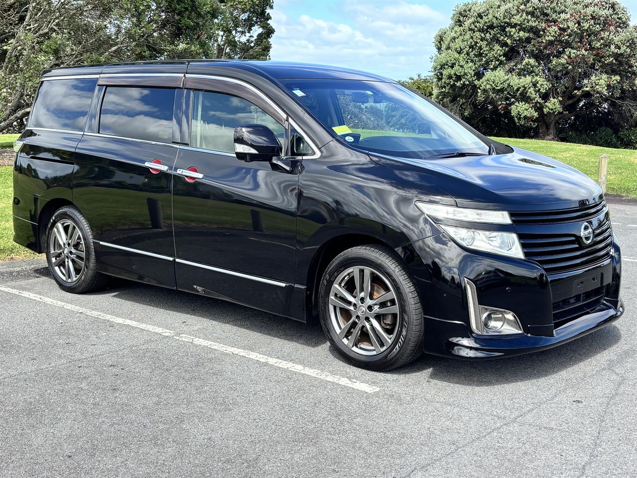 2012 Nissan Elgrand thumbnail