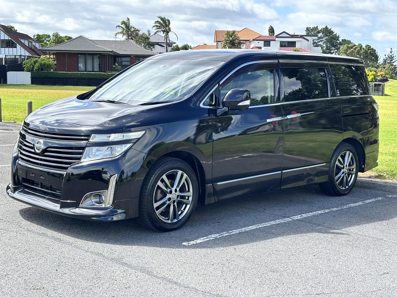 2012 Nissan Elgrand thumbnail