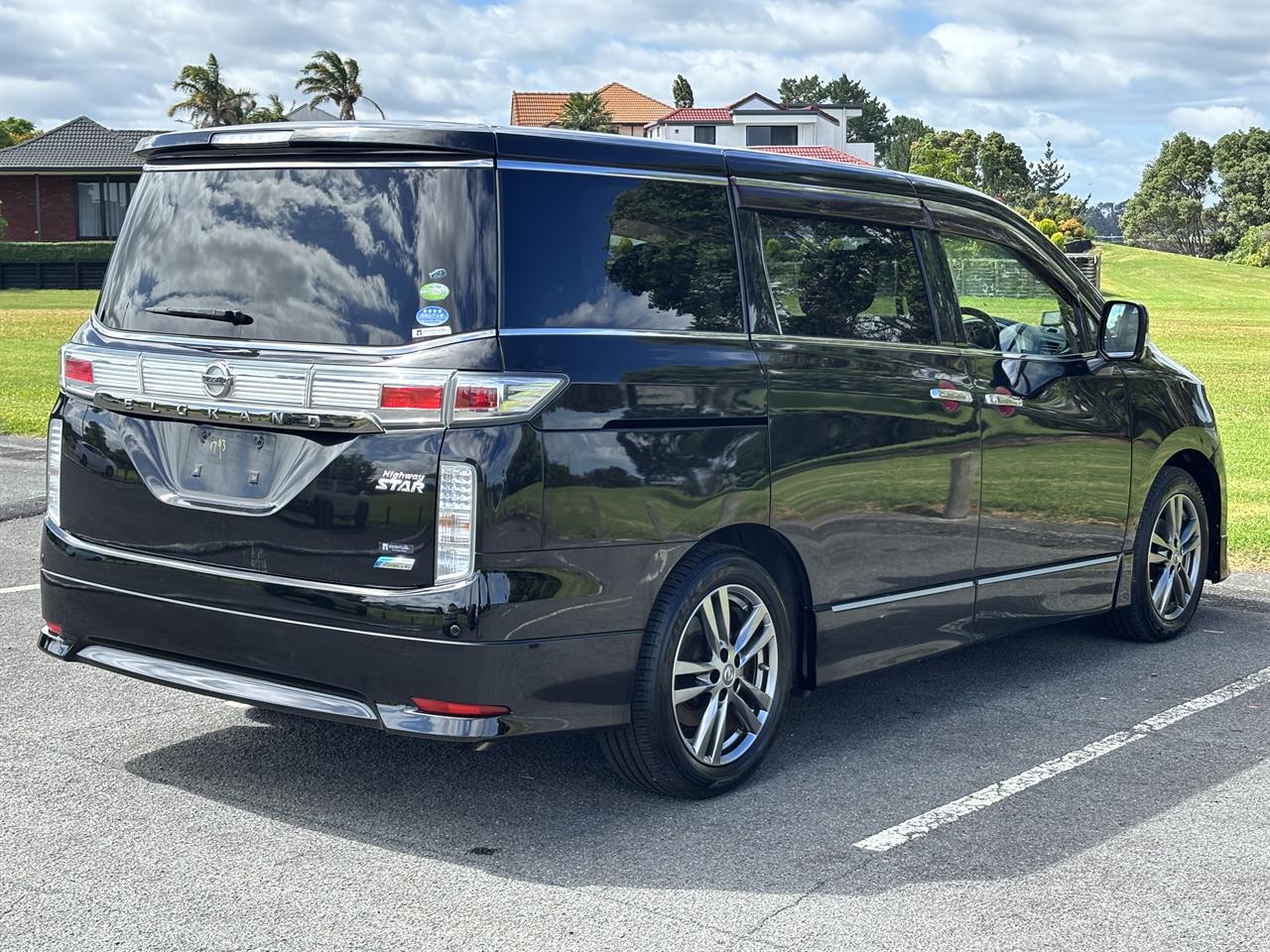 2012 Nissan Elgrand thumbnail