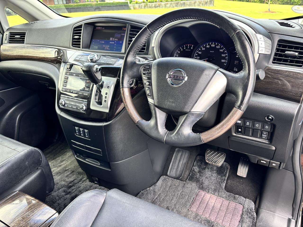 2013 Nissan Elgrand thumbnail