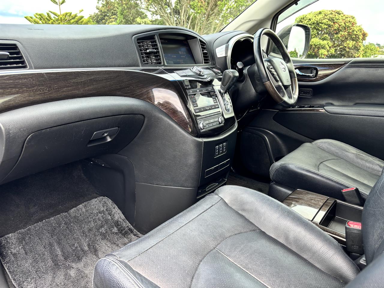 2013 Nissan Elgrand thumbnail
