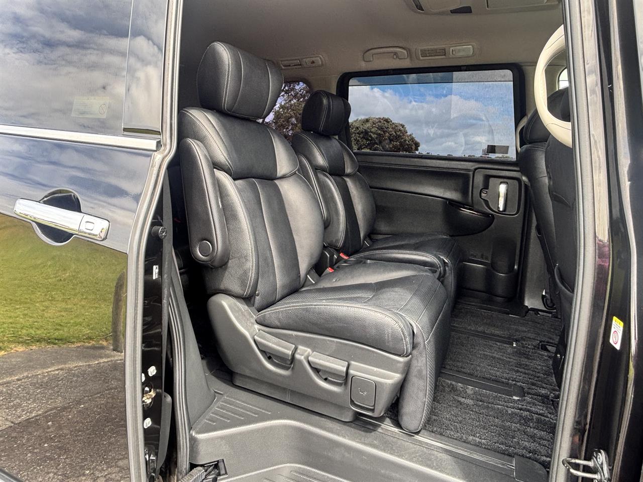 2013 Nissan Elgrand thumbnail