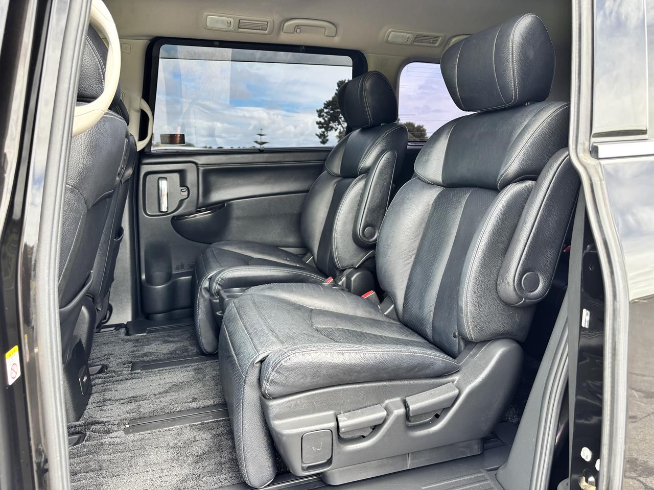 2013 Nissan Elgrand thumbnail