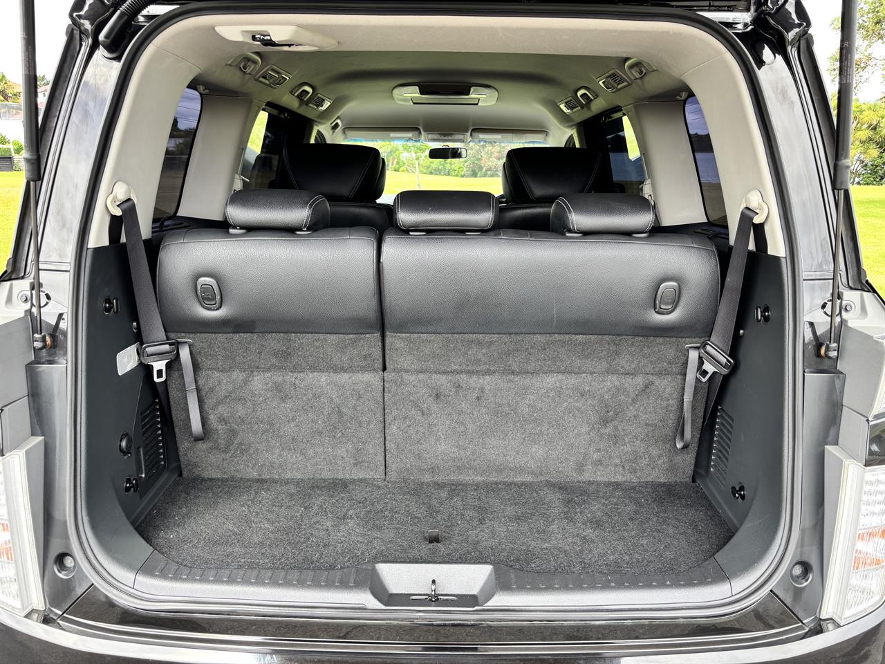 2013 Nissan Elgrand thumbnail