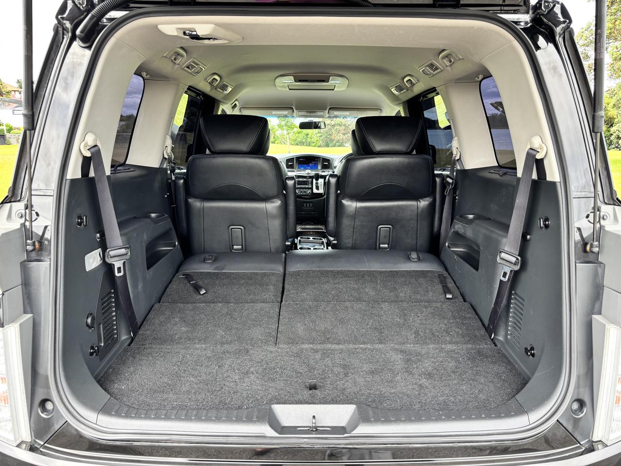 2013 Nissan Elgrand thumbnail