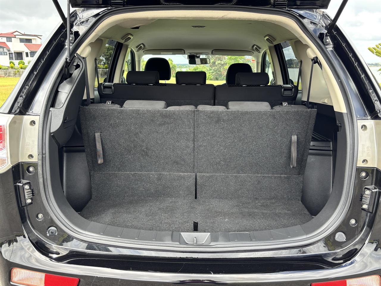 2014 Mitsubishi Outlander thumbnail