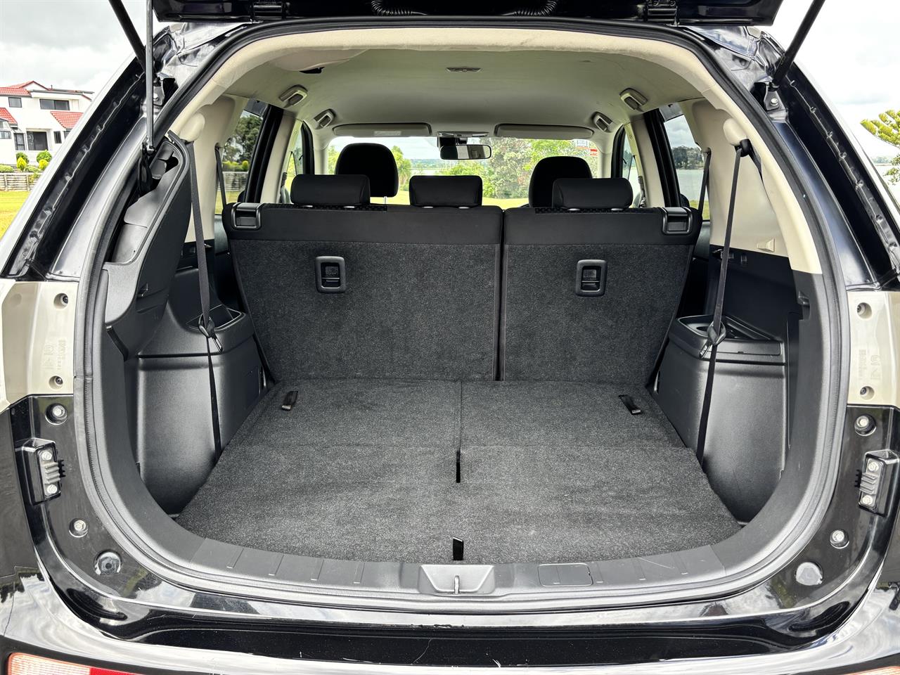 2014 Mitsubishi Outlander thumbnail