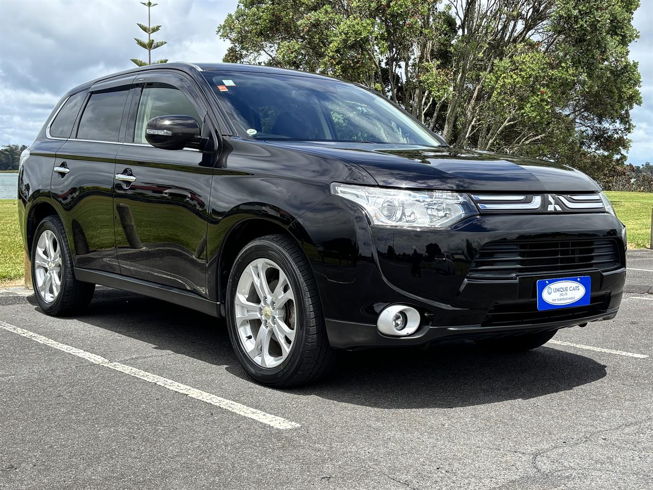 2014 Mitsubishi Outlander thumbnail