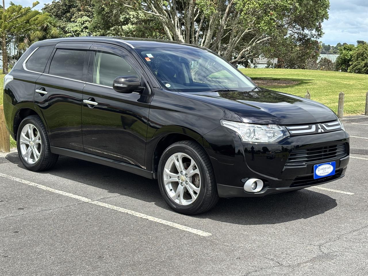 2014 Mitsubishi Outlander thumbnail