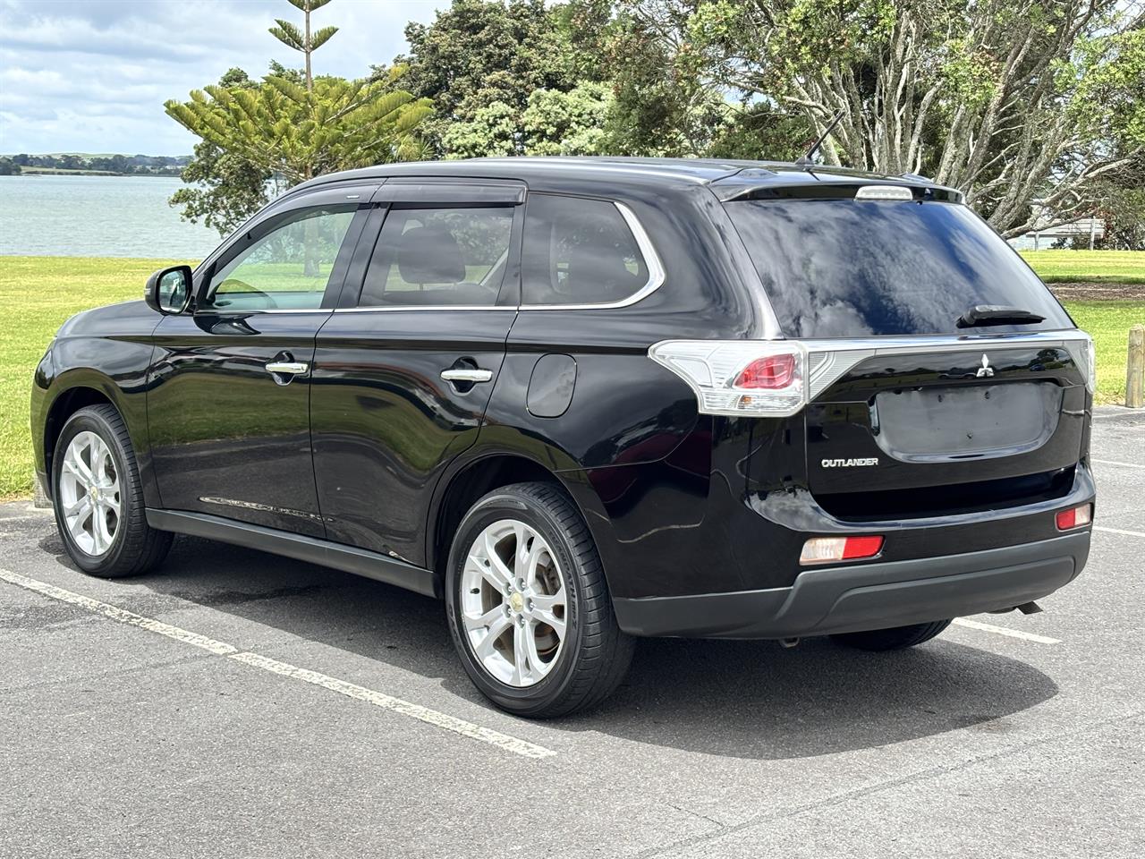 2014 Mitsubishi Outlander thumbnail