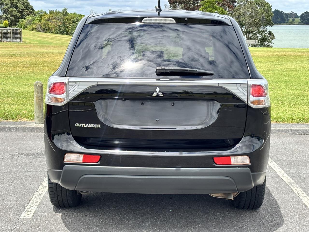 2014 Mitsubishi Outlander thumbnail