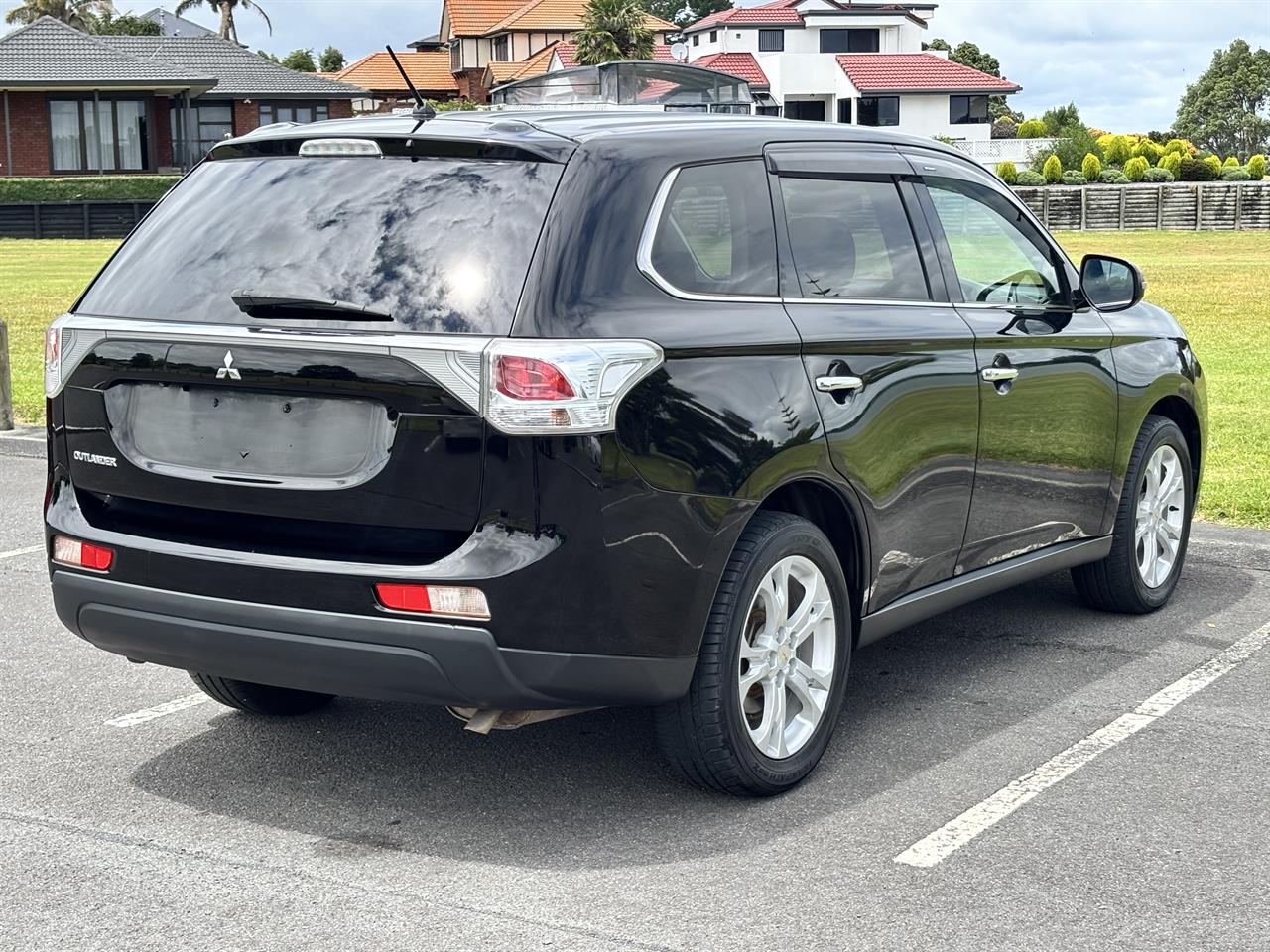 2014 Mitsubishi Outlander thumbnail