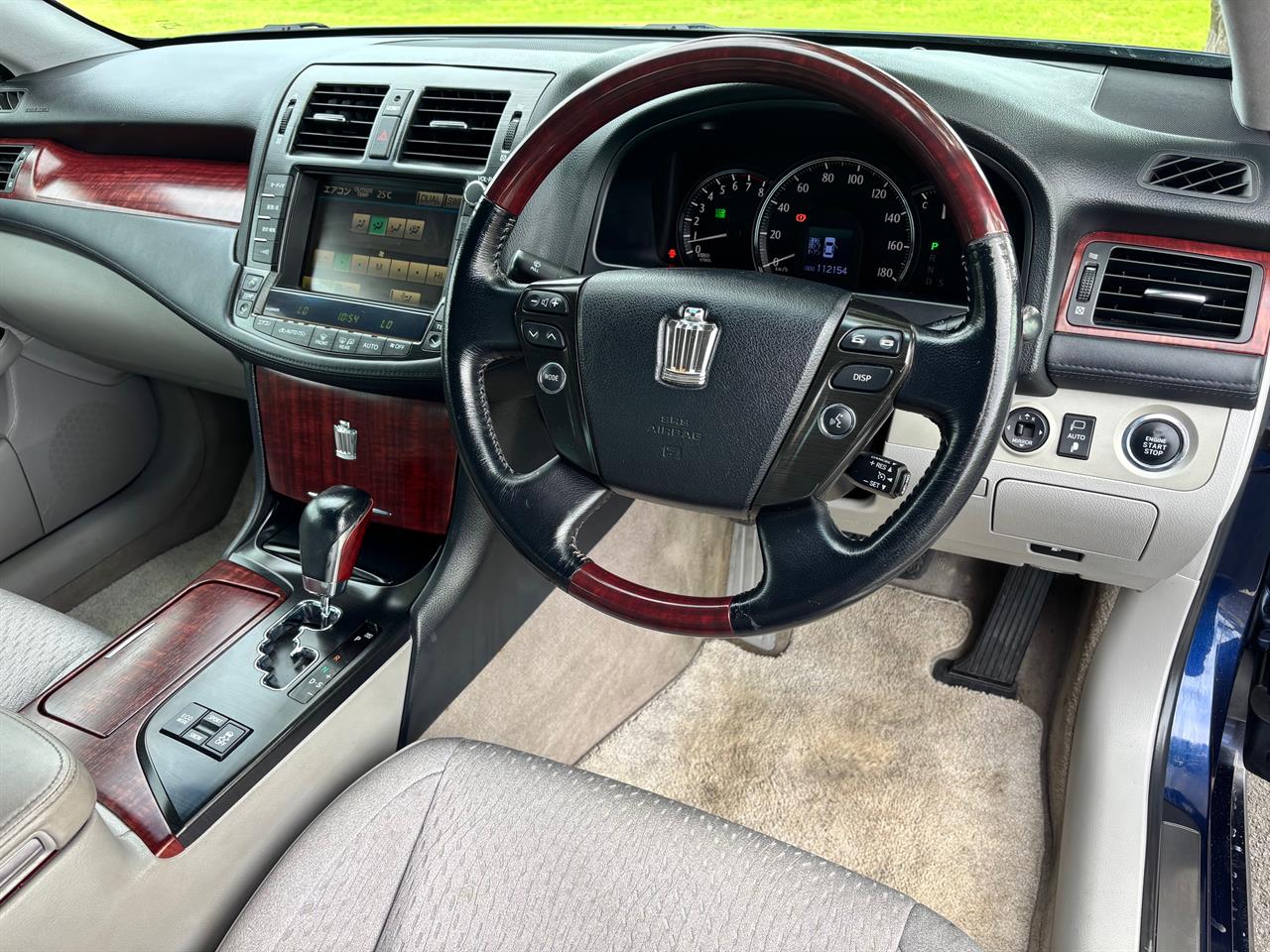 2008 Toyota Crown thumbnail