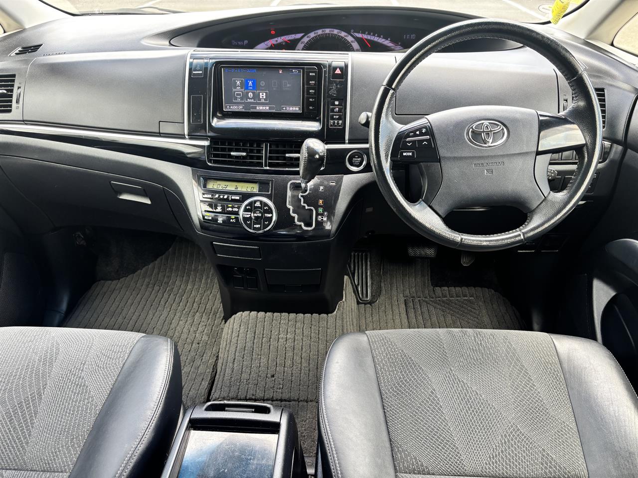 2015 Toyota Estima thumbnail