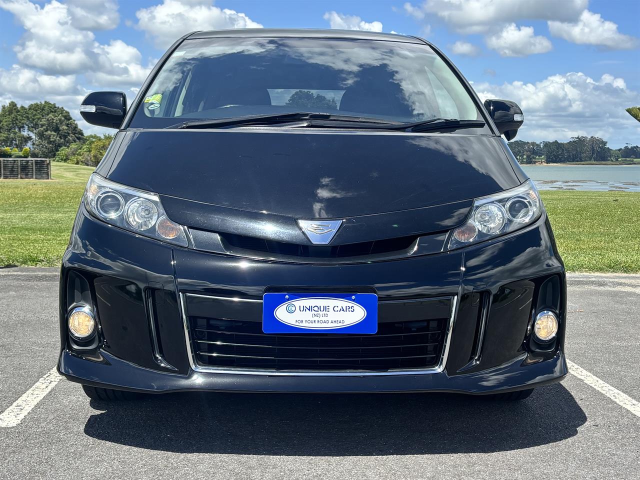 2015 Toyota Estima thumbnail