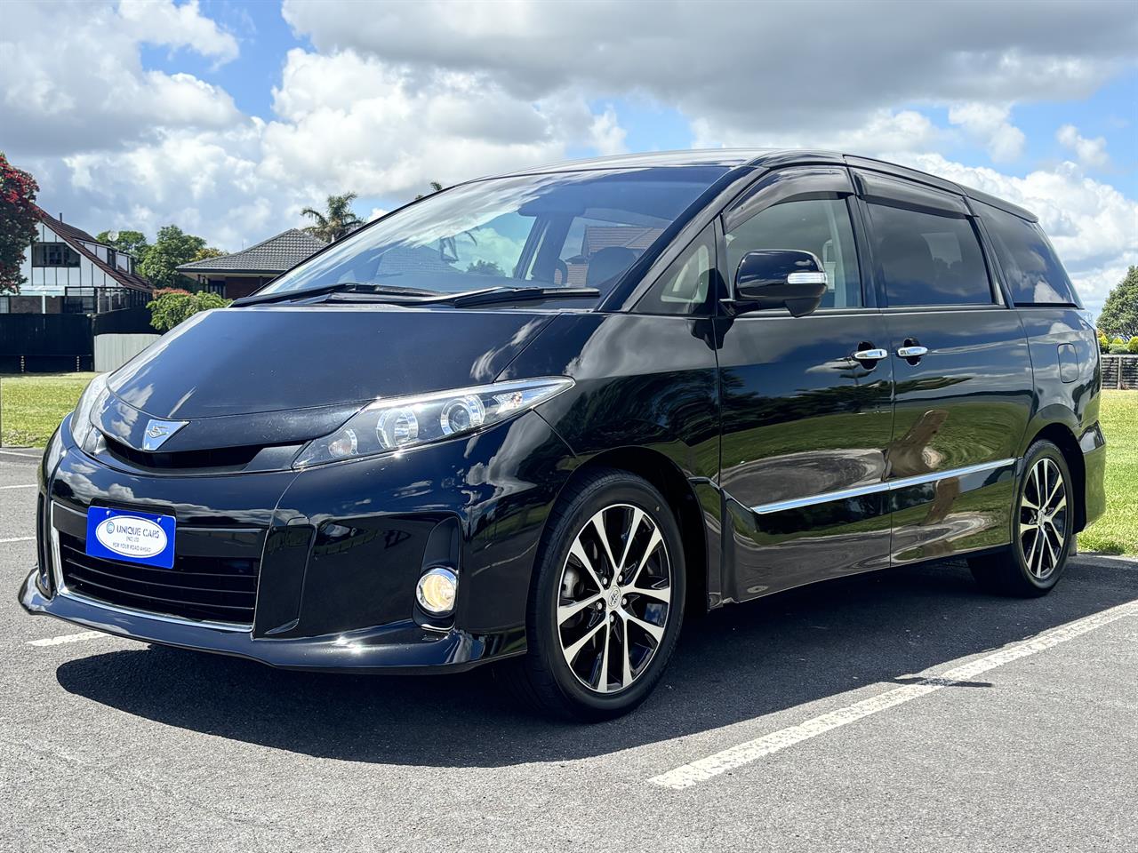 2015 Toyota Estima thumbnail