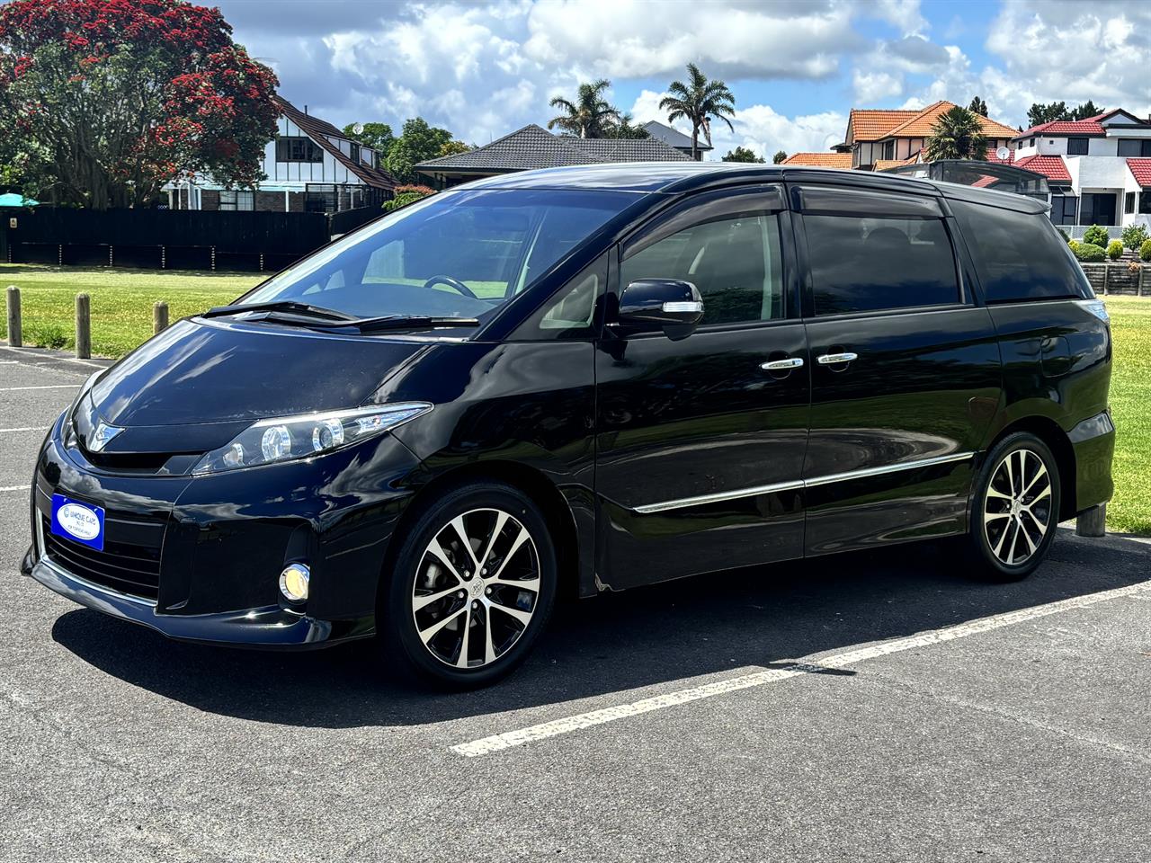 2015 Toyota Estima thumbnail