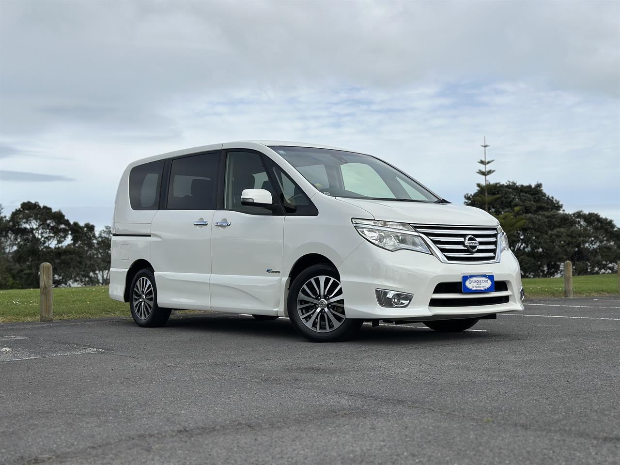 2015 Nissan Serena thumbnail