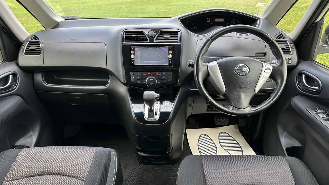 2015 Nissan Serena thumbnail